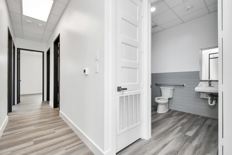 More Photos Of 4807 Sugar Grove Blvd, Stafford Medical For Lease