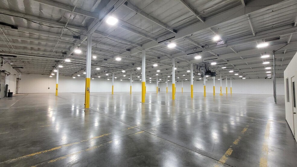 More Photos Of 21310-21314 Lassen St, Chatsworth Warehouse For Lease