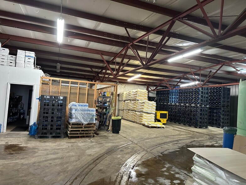 More Photos Of 160 S Locust St, Chebanse Distribution For Sale