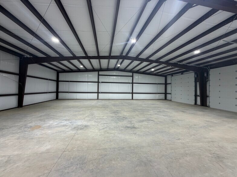 More Photos Of 3204 118th St, Lubbock Flex For Lease