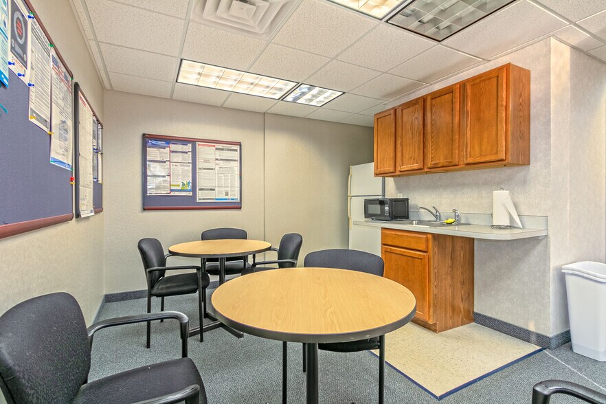 More Photos Of 400 Bayonet St, New London Medical For Lease