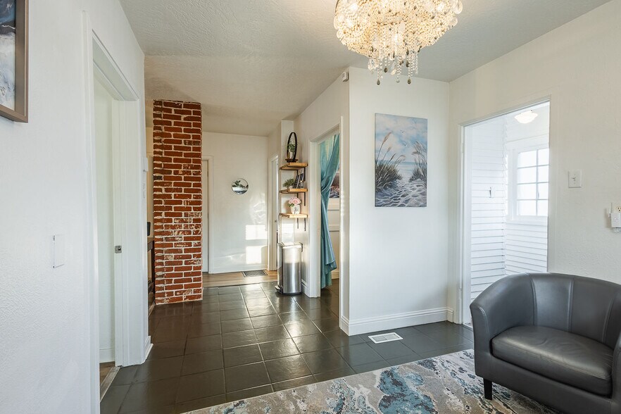 More Photos Of 1123 Blaine St, Caldwell Office For Sale