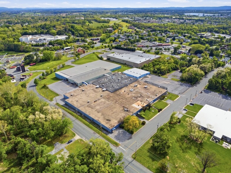 More Photos Of 857 Willow Cir, Hagerstown Manufacturing For Lease