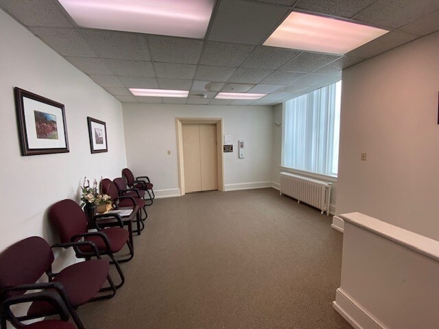 More Photos Of 202 N Washington Ave, Pulaski Office For Sale