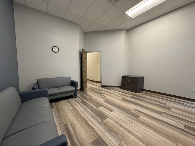 More Photos Of 13331 W Indian School Rd, Litchfield Park General Retail For Sale