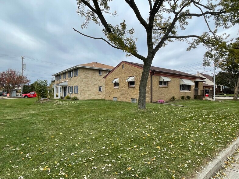 More Photos Of 10710 W Lincoln Ave, West Allis Apartments For Sale