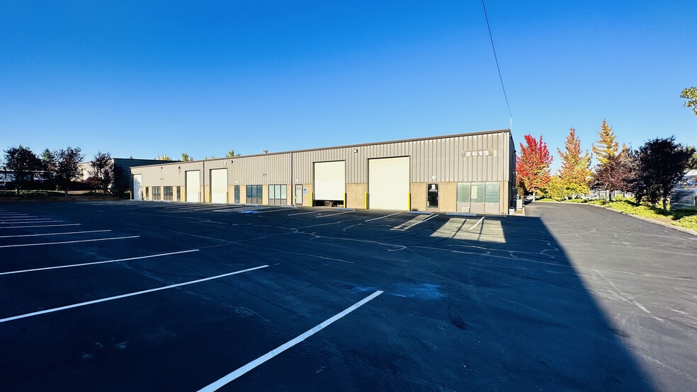 Primary Photo Of 2615 SE 39th Loop, Hillsboro Warehouse For Lease