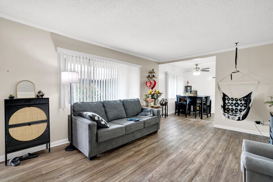 More Photos Of 6225 Reseda Blvd, Tarzana Apartments For Sale