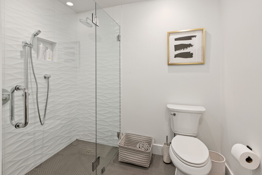 More Photos Of 2015 Albatross St, San Diego Apartments For Sale