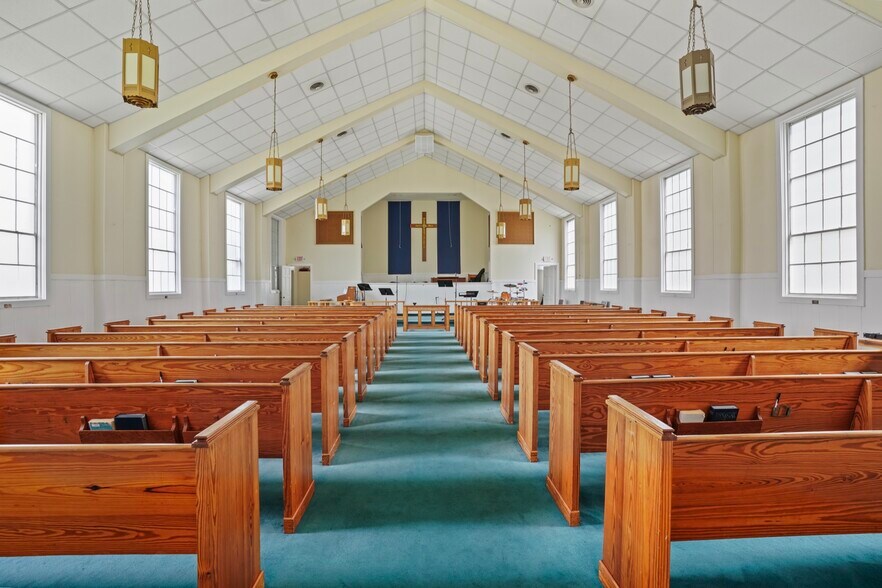 More Photos Of 728 E 55th St, Savannah Religious Facility For Sale