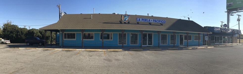 More Photos Of 7911 Culebra Rd, San Antonio Restaurant For Sale