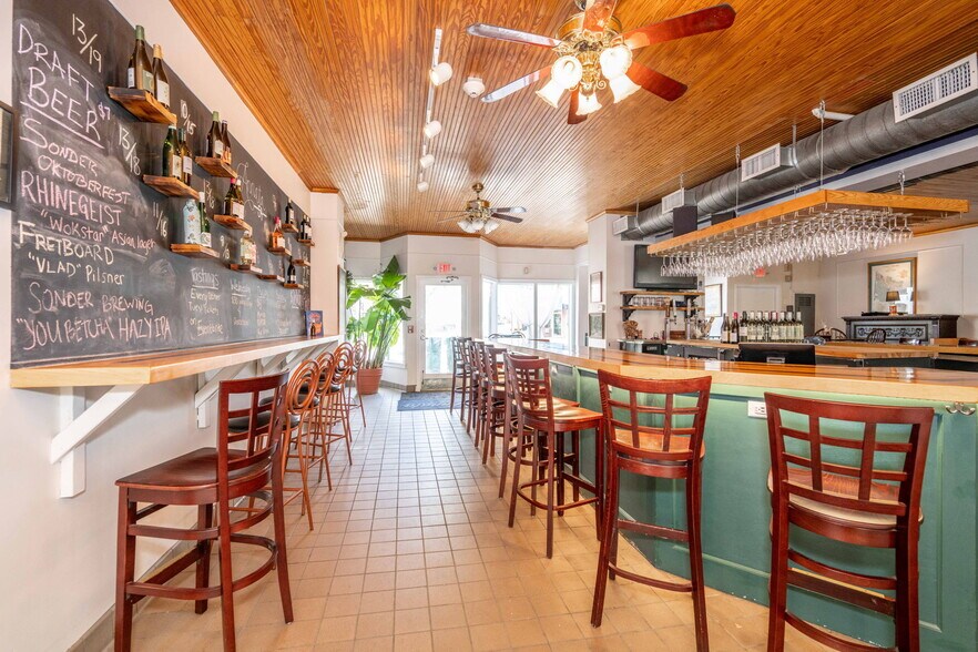 More Photos Of 2015 Madison rd, Cincinnati Storefront Retail Residential For Lease