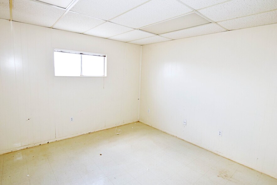 More Photos Of 1003 S County Rd W, Odessa Office For Lease