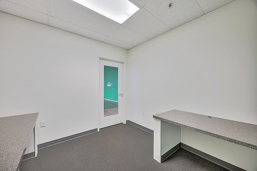 More Photos Of 1035 Vandercar Dr, Florence General Retail For Lease