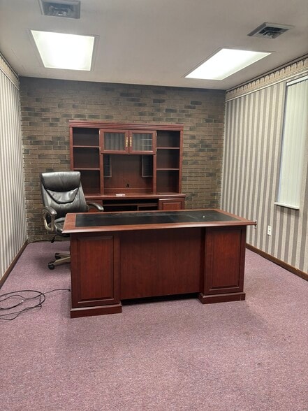 More Photos Of 608 N Wayne Rd, Westland Office For Sale