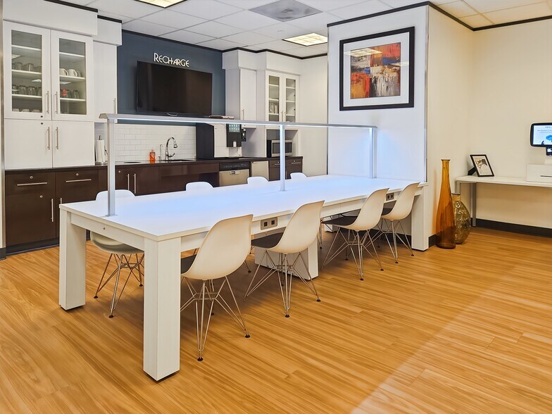 More Photos Of 3663 N Sam Houston Pky E, Houston Coworking Space