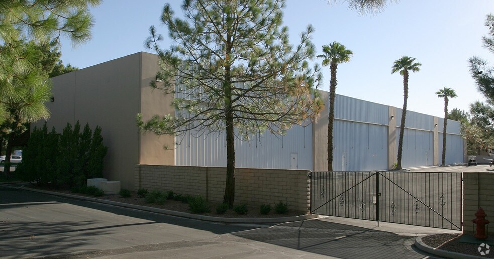 More Photos Of 145 E Reno Ave, Las Vegas Airplane Hangar For Sale