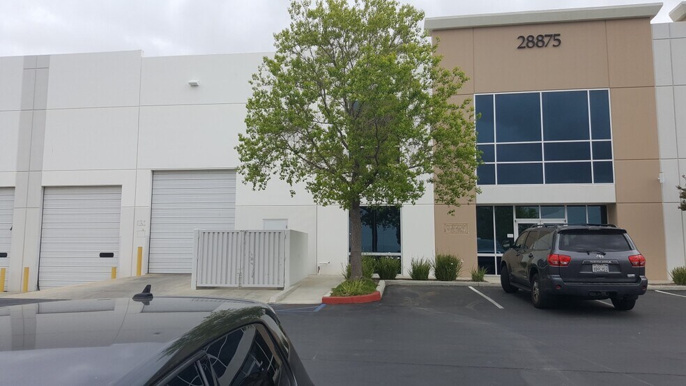 More Photos Of 28875 Industry Dr, Valencia Warehouse For Lease