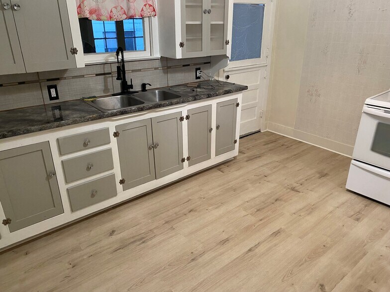 More Photos Of 135-145 Cleveland Ave, Loveland Warehouse For Sale