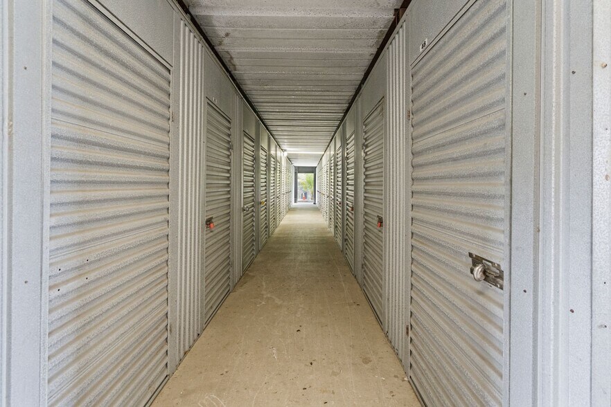 More Photos Of 4870 20th St, Vero Beach Self Storage For Sale