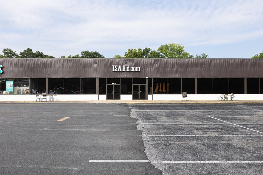 More Photos Of 2091 J A Cochran Byp, Chester Supermarket For Lease