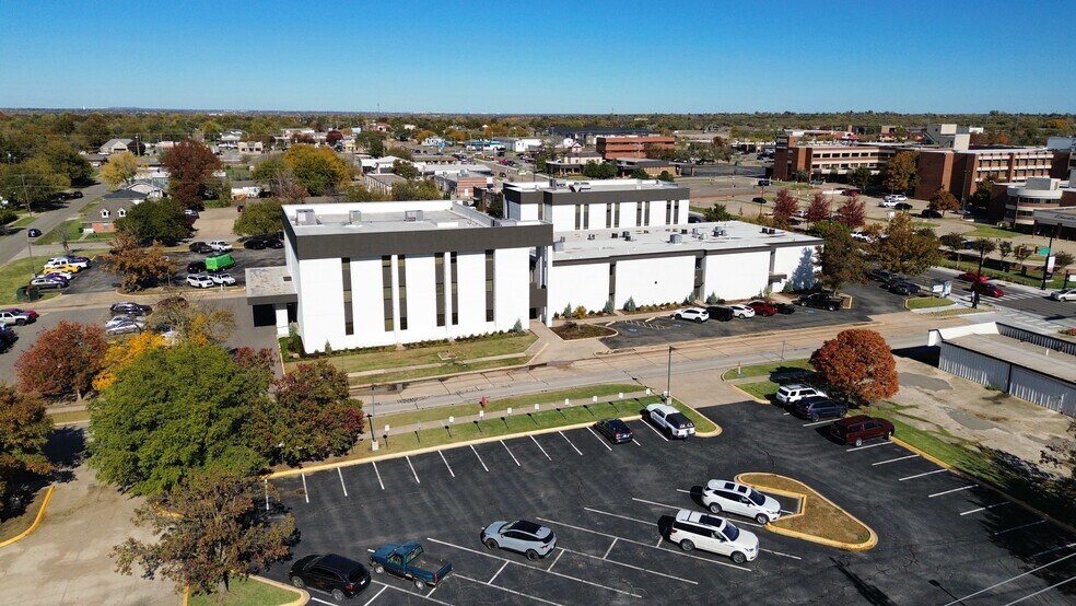 More Photos Of 900-950 N Porter Ave, Norman Medical For Lease