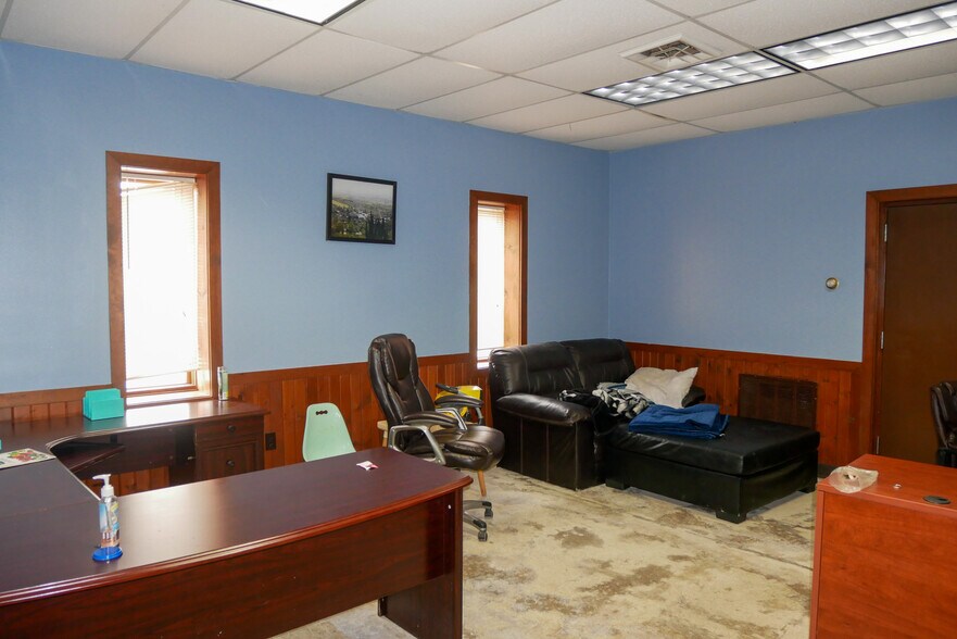 More Photos Of 325 N Central Ave, Owen Warehouse For Sale