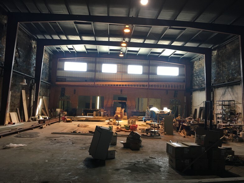 More Photos Of 900-910 Front St NE, Salem Warehouse For Sale