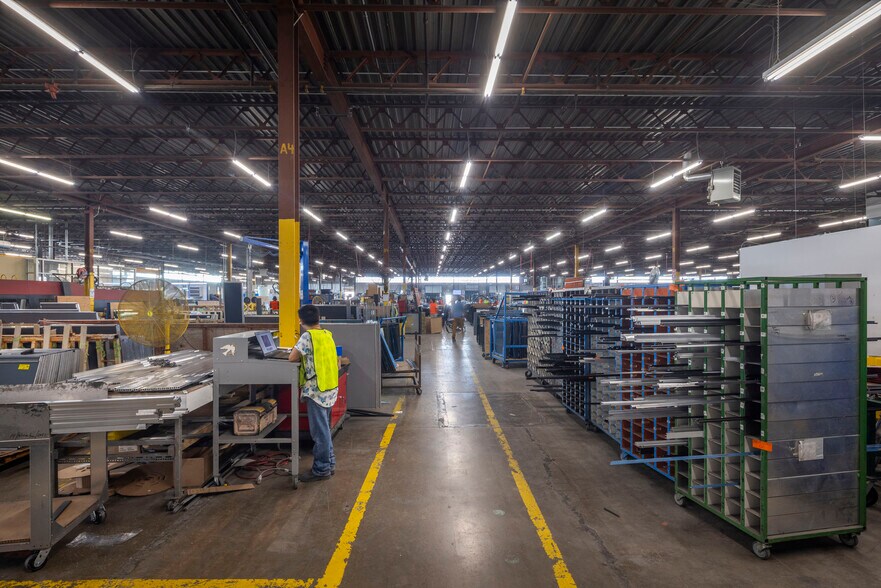More Photos Of 6811 Goreway Dr, Mississauga Warehouse For Sale