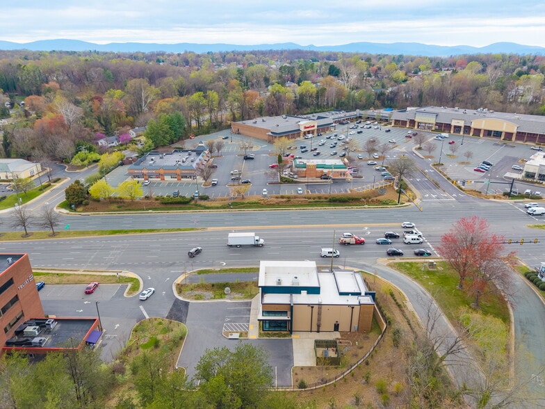 More Photos Of 1431 Seminole Trl, Charlottesville Freestanding For Sale