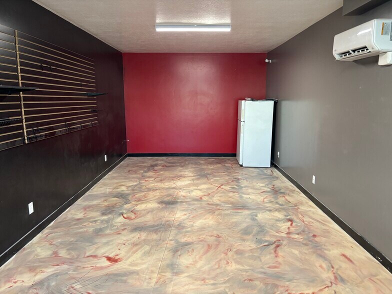 More Photos Of 721 S 5725 W, Hurricane Warehouse For Lease