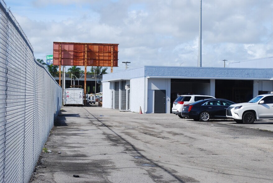 More Photos Of 6461 Garden Rd, Riviera Beach Industrial For Lease