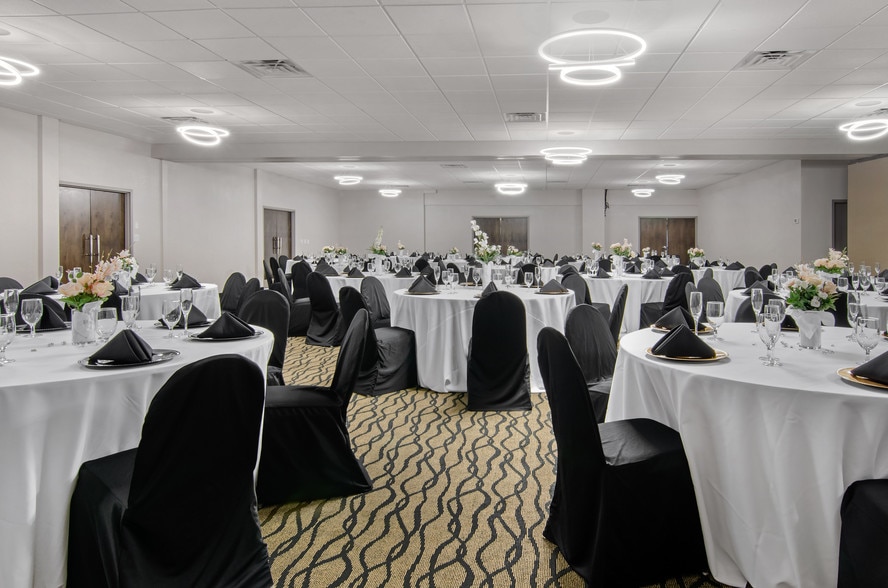 More Photos Of 2700 W 18th Ave, Emporia Hotel For Sale