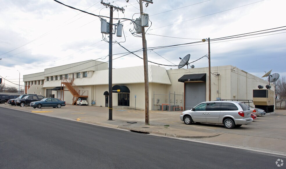More Photos Of 6125 Airport Fwy, Haltom City Office For Lease