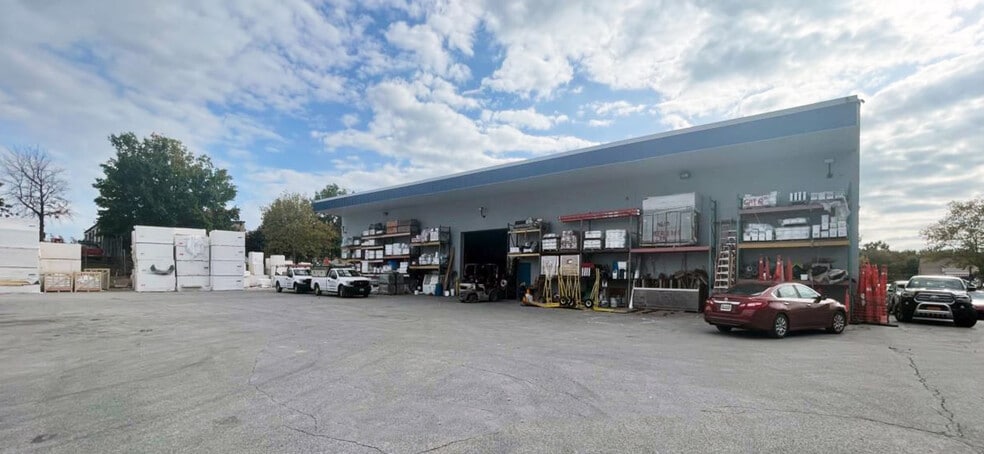 More Photos Of 1201 Middle River Rd, Middle River Warehouse For Lease