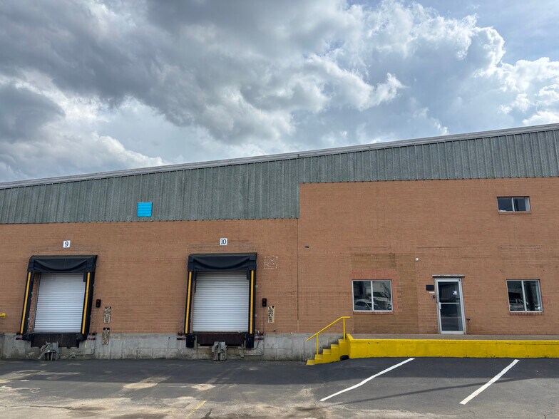 More Photos Of 418 W Lake Ave, Rossville Warehouse For Lease