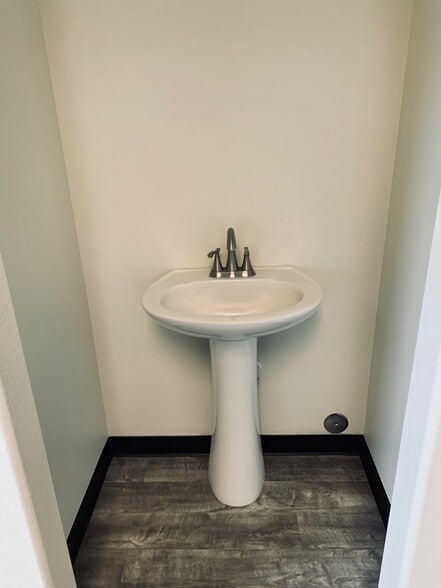 More Photos Of 717 NE 61st St, Vancouver Medical For Lease