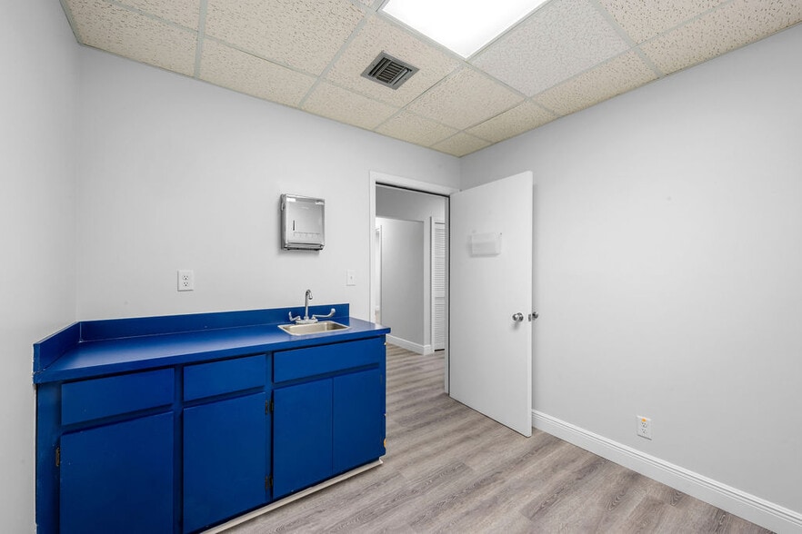 More Photos Of 1801 SE Hillmoor Dr, Port Saint Lucie Medical For Lease