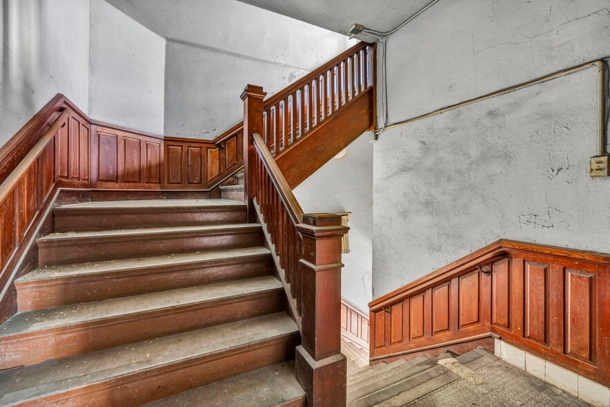 More Photos Of 112-130 Erie St S, Massillon Office For Sale