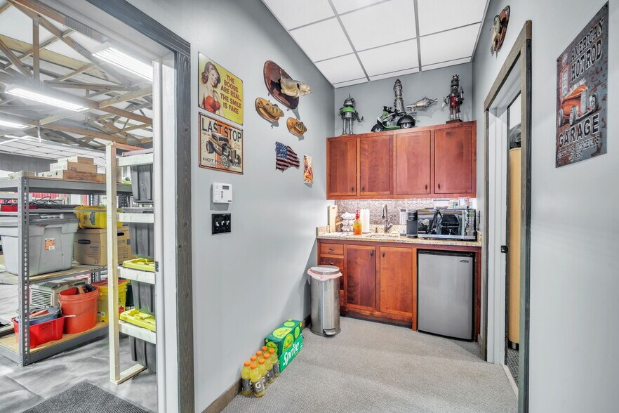 More Photos Of 4271 Calhoun Memorial Hwy, Easley Showroom For Sale