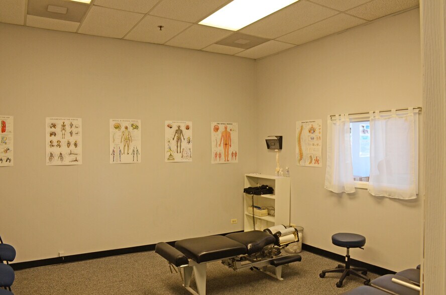 More Photos Of 910-946 N Green Bay Rd, Waukegan General Retail For Lease