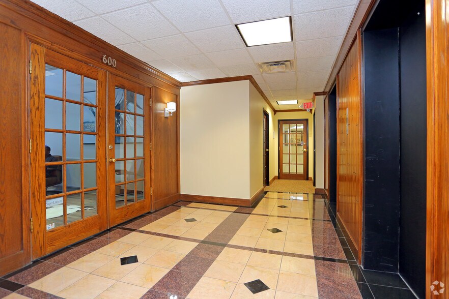More Photos Of 2727 E 21st St, Tulsa Office For Lease