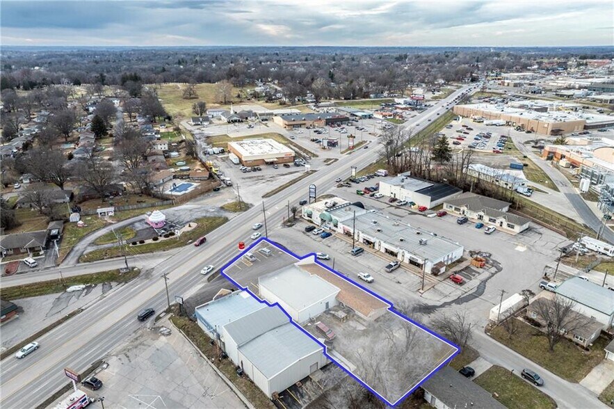 More Photos Of 2327 N Belt Hwy, Saint Joseph General Retail For Lease