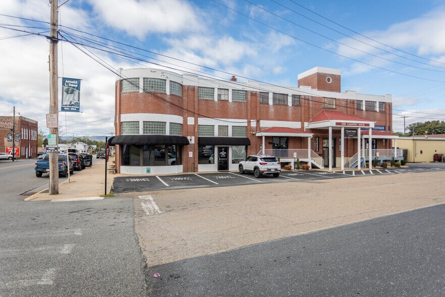 More Photos Of 406 W Spotswood Trl, Elkton Storefront For Sale