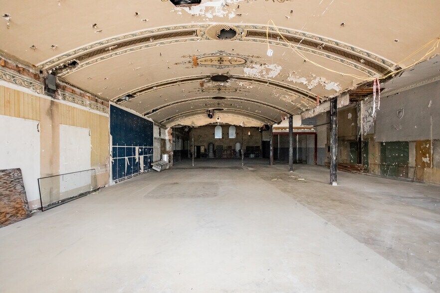 More Photos Of 6532 Woodward Ave, Detroit General Retail For Sale