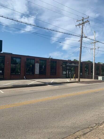 More Photos Of 827 Glenside Ave, Wyncote Light Distribution For Lease