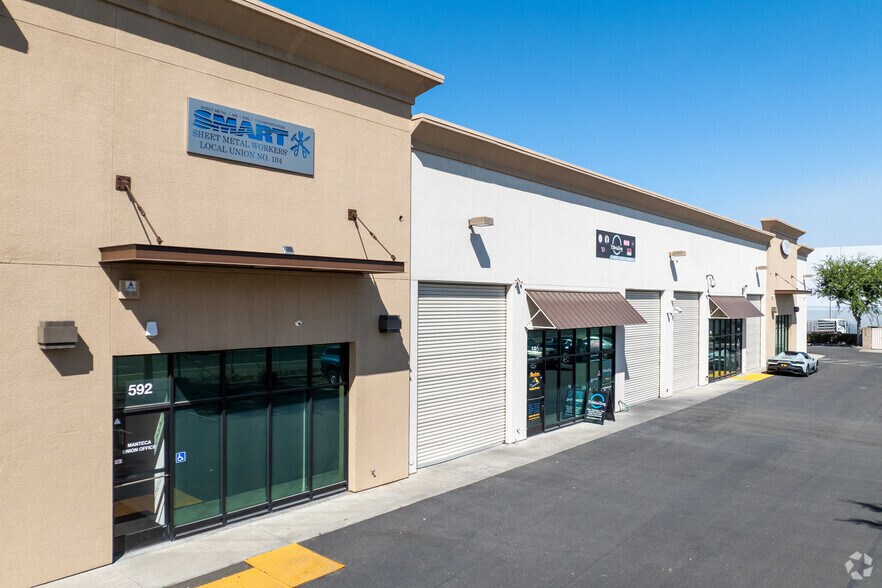 More Photos Of 570-592 Commerce Ct, Manteca Service For Lease