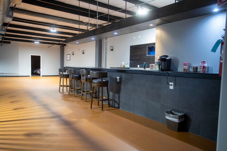 More Photos Of 25000 US 59 Rd, El Campo Flex For Sale