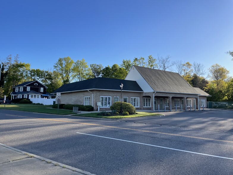 More Photos Of 320 Merrick Rd, Amityville Freestanding For Sale