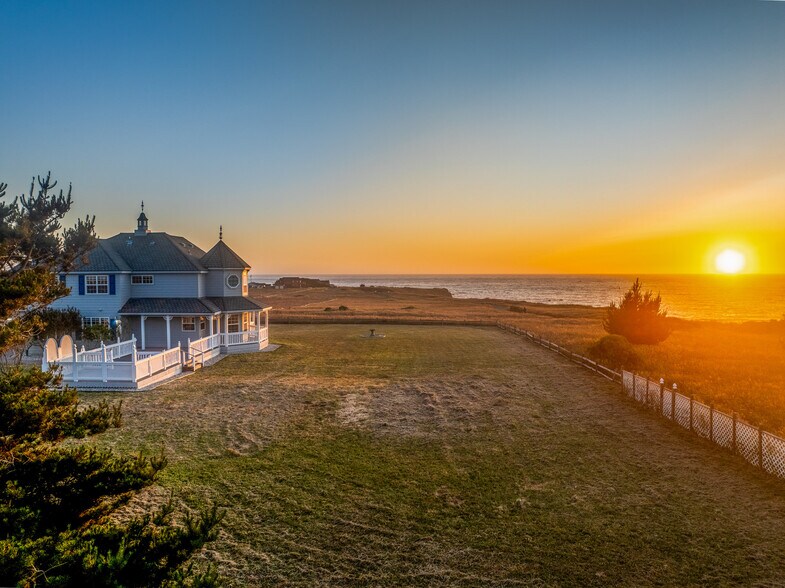 More Photos Of 19351 Del Mar Dr, Fort Bragg Specialty For Sale